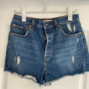 Levi’s Ribcage Shorts - Dark Wash